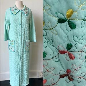 Vintage Boho Embroidered Robe 1970’s Peter Pan Collar Floral Pajamas